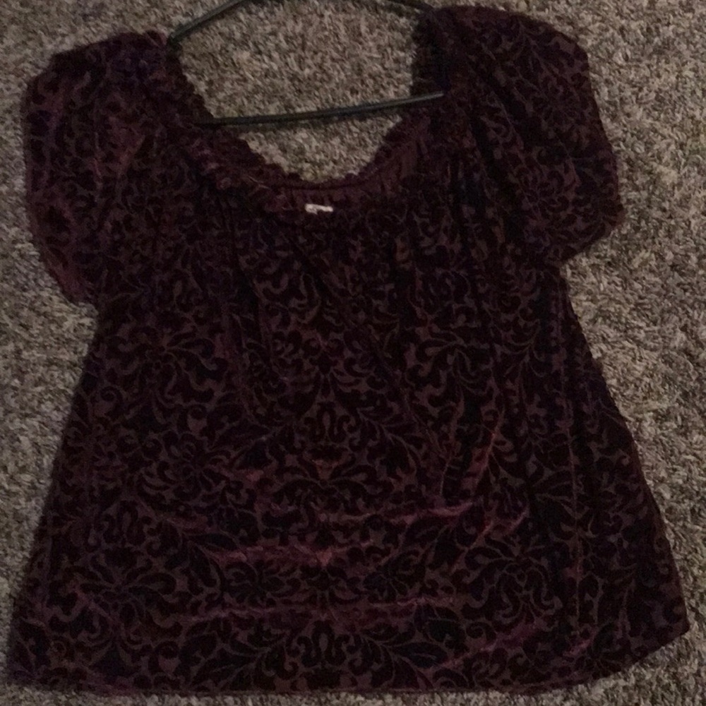 Off the shoulder velvet Hollister shirt